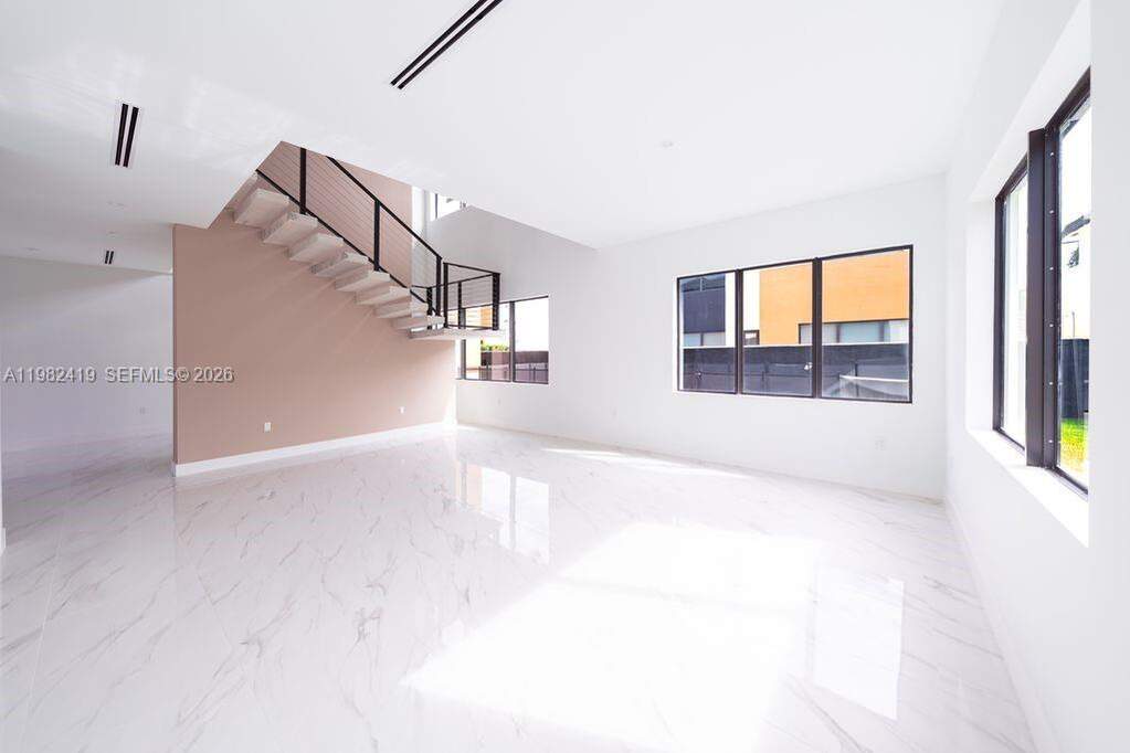 5 Bedroom Single Family Home/House's Image 13