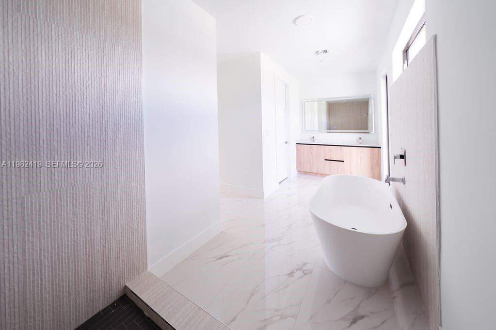 5 Bedroom Single Family Home/House's Image 23