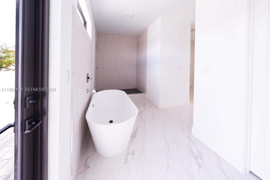 5 Bedroom Single Family Home/House's Image 24