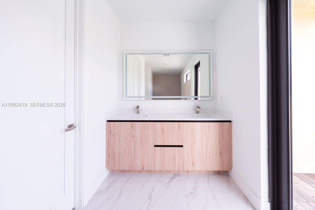 5 Bedroom Single Family Home/House's Image 25