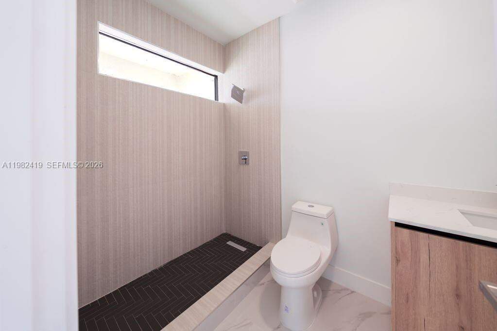 5 Bedroom Single Family Home/House's Image 27