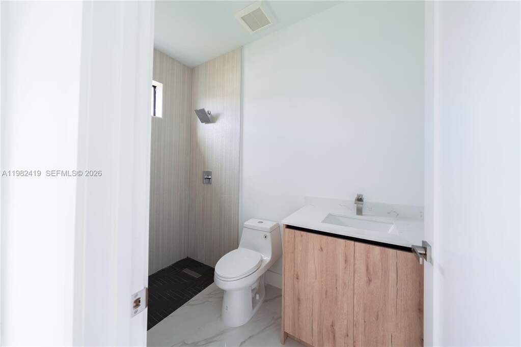 5 Bedroom Single Family Home/House's Image 32
