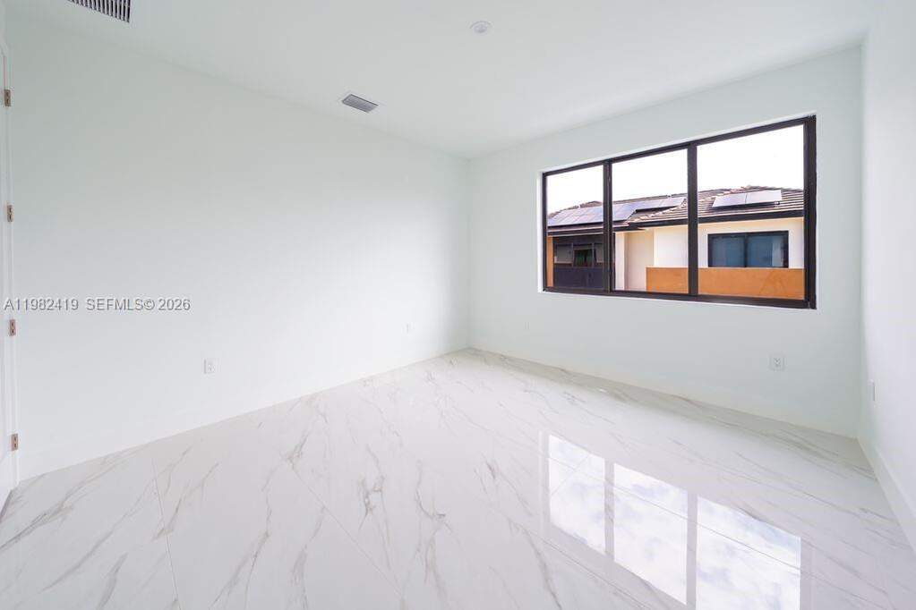 5 Bedroom Single Family Home/House's Image 38