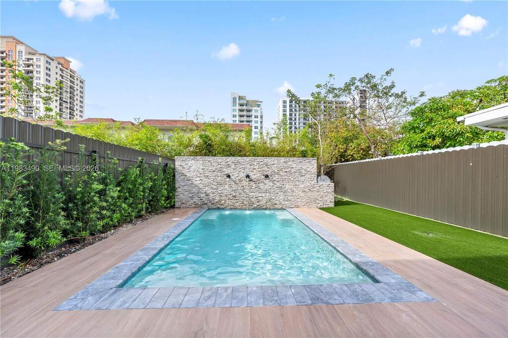 4 Bedroom Villa/Townhouse's Image 32