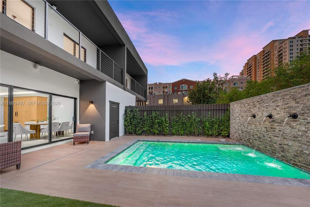 4 Bedroom Villa/Townhouse's Image 35