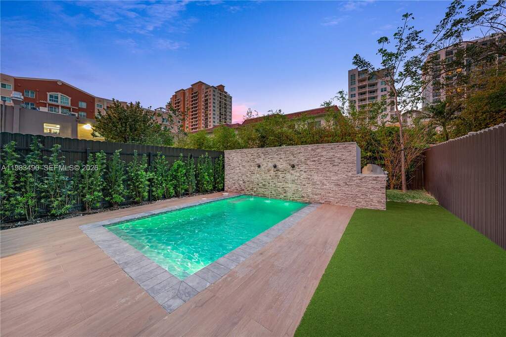 4 Bedroom Villa/Townhouse's Image 37