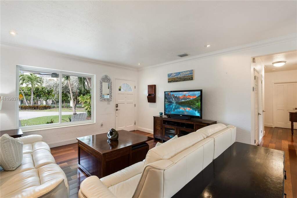 3 Bedroom Single Family Home/House's Image 3