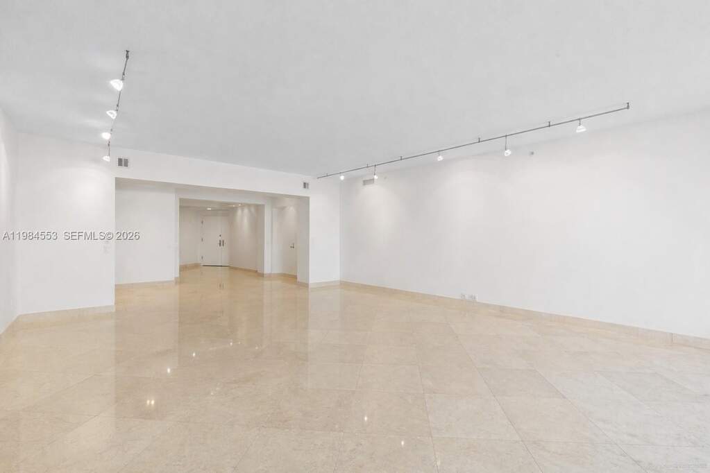 5 Bedroom Apartment/Flat's Image 3