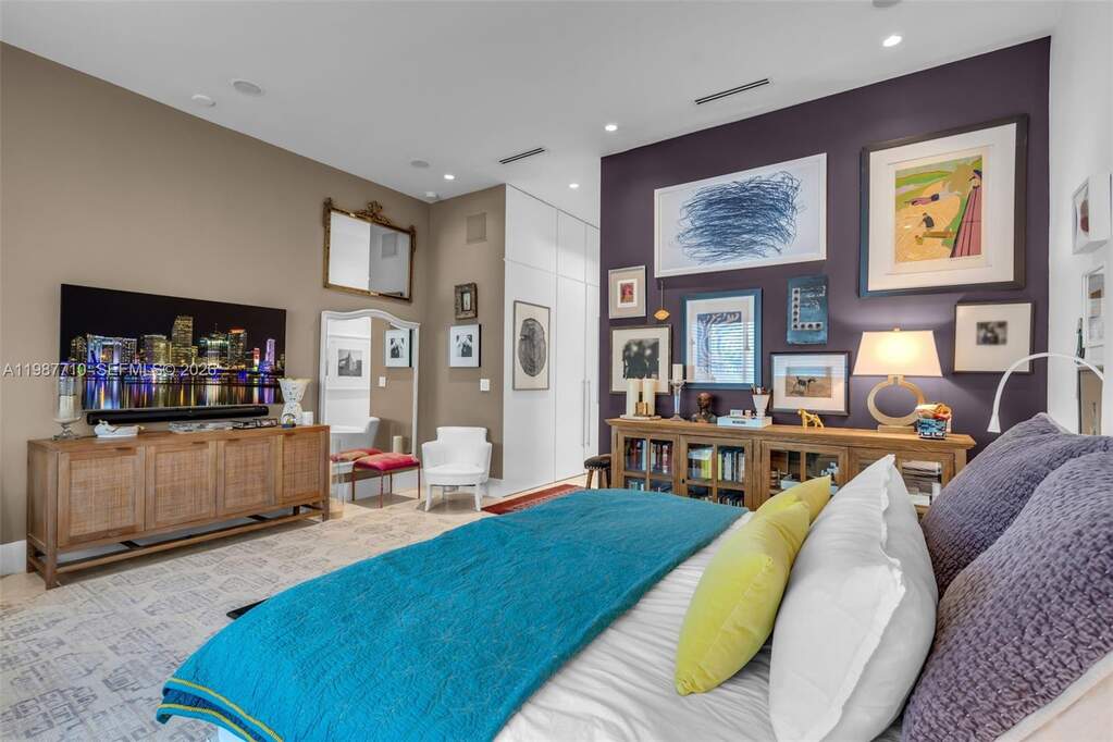 5 Bedroom Single Family Home/House's Image 13