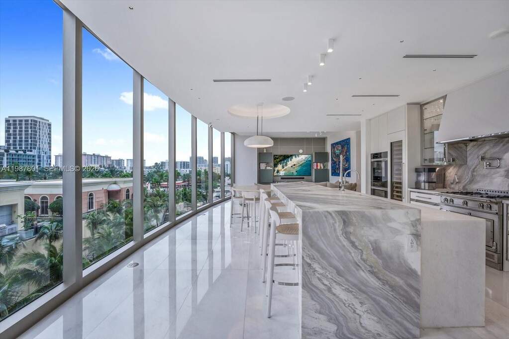 6 Bedroom Apartment/Flat's Image 7