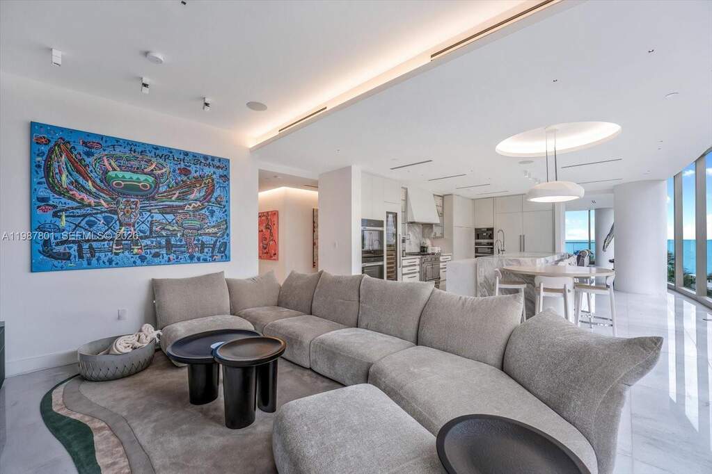 6 Bedroom Apartment/Flat's Image 9