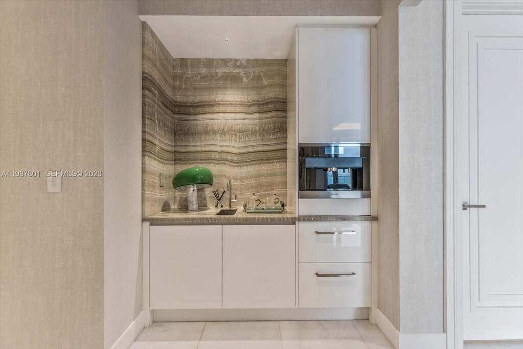 6 Bedroom Apartment/Flat's Image 36