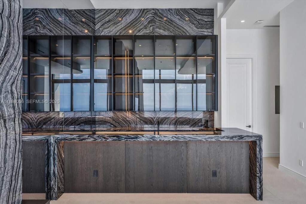 6 Bedroom Apartment/Flat's Image 8