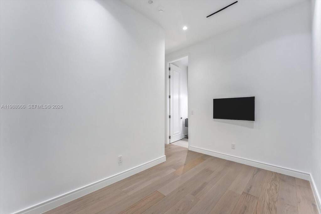 6 Bedroom Apartment/Flat's Image 14