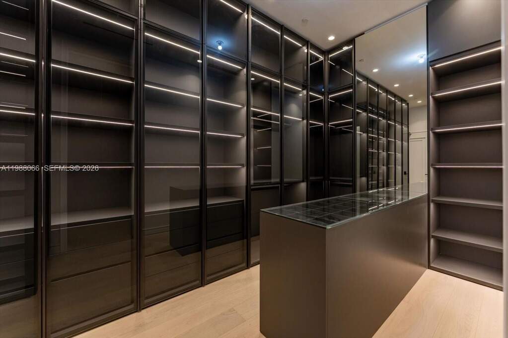 6 Bedroom Apartment/Flat's Image 50