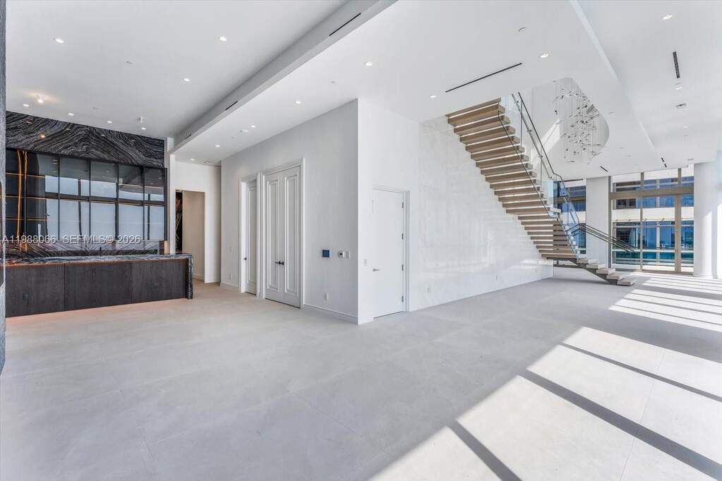 6 Bedroom Apartment/Flat's Image 4