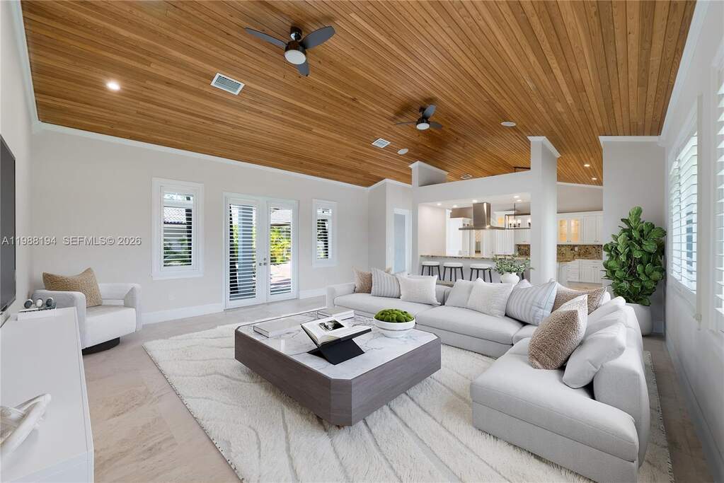 6 Bedroom Single Family Home/House's Image 7