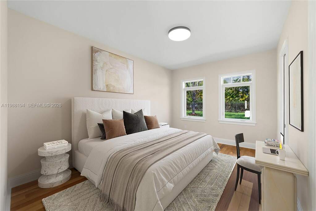 6 Bedroom Single Family Home/House's Image 20