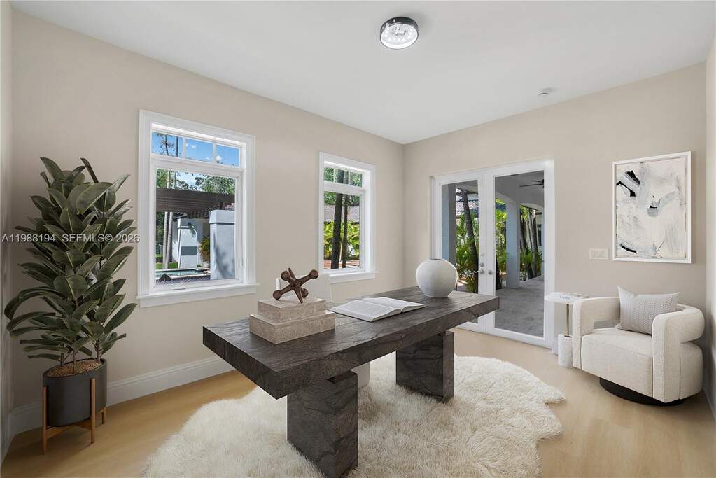 6 Bedroom Single Family Home/House's Image 28
