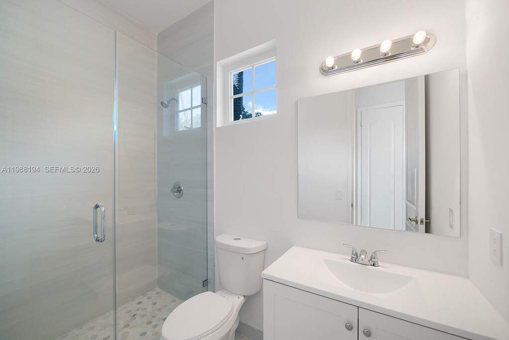 6 Bedroom Single Family Home/House's Image 29