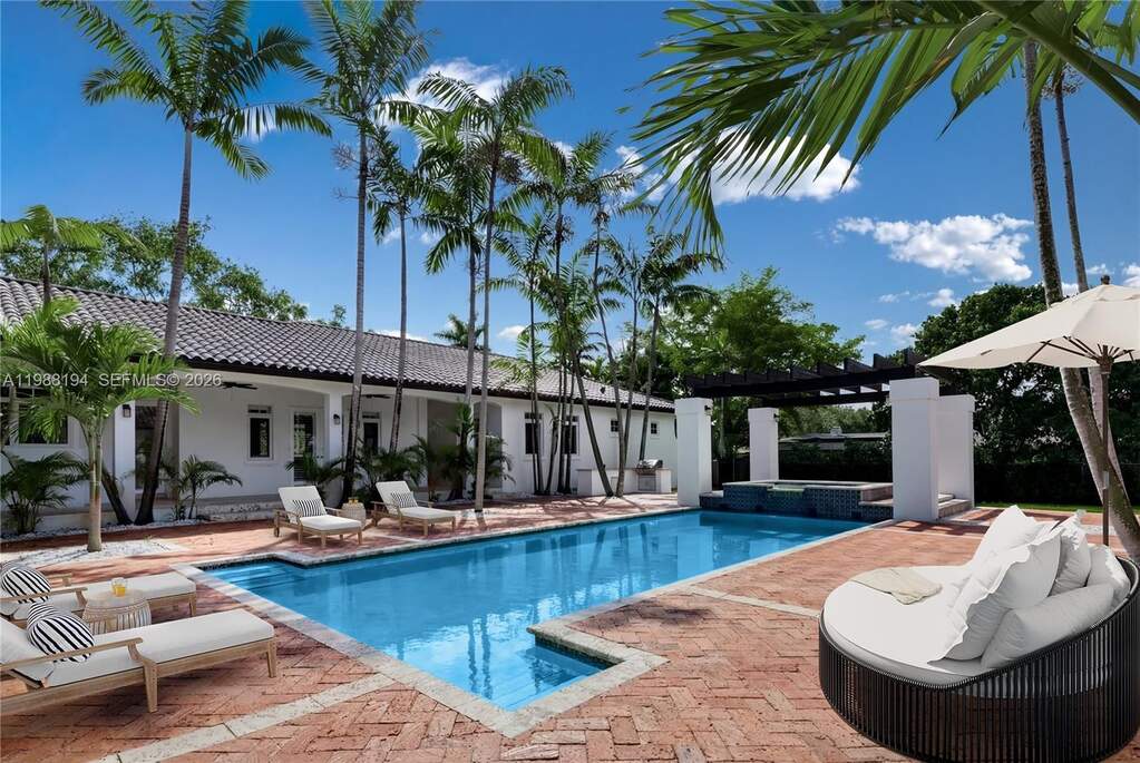 6 Bedroom Single Family Home/House's Image 31
