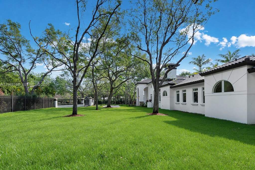 6 Bedroom Single Family Home/House's Image 35
