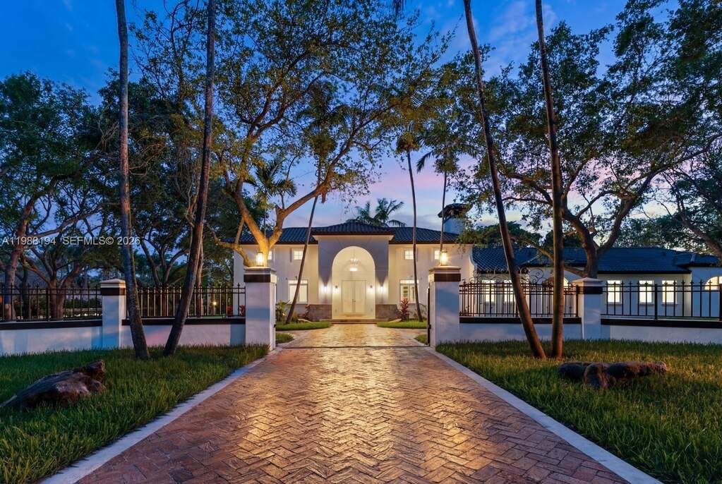 6 Bedroom Single Family Home/House's Image 49
