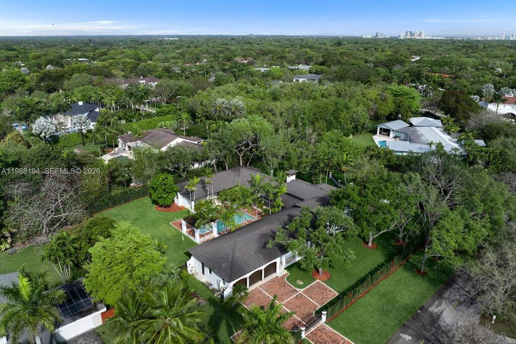 6 Bedroom Single Family Home/House's Image 53