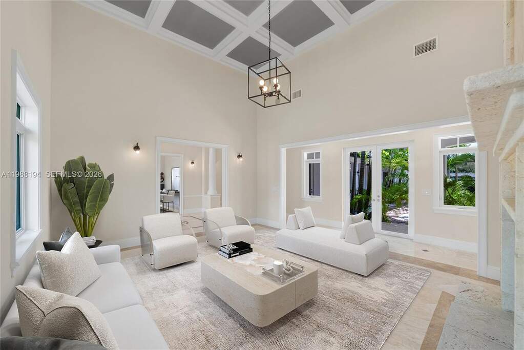 6 Bedroom Single Family Home/House's Image 3