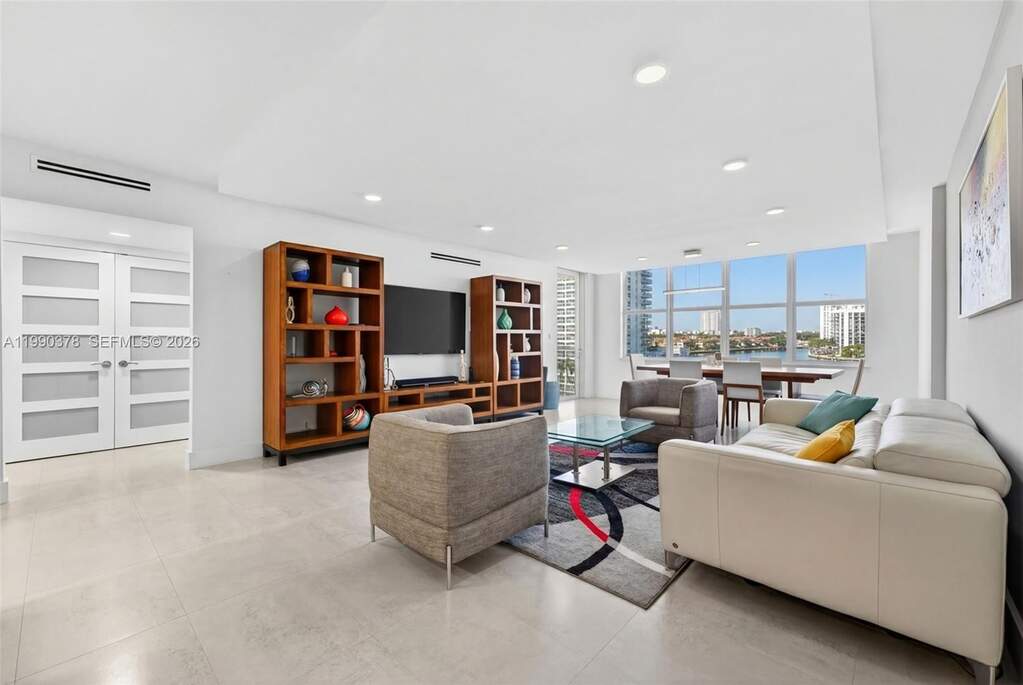 2 Bedroom Apartment/Flat's Image 3