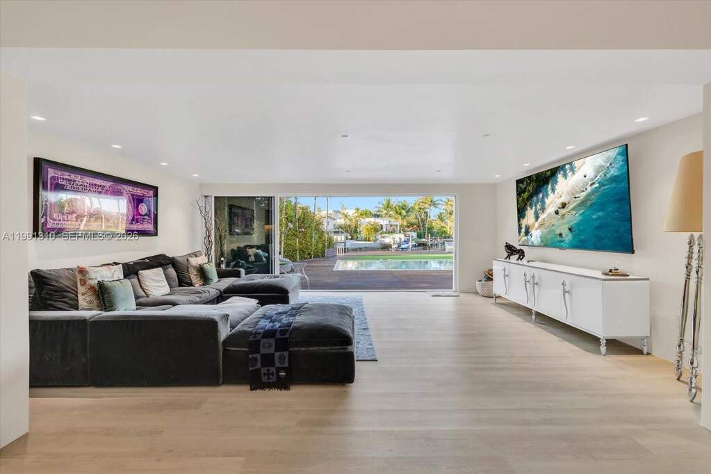 3 Bedroom Single Family Home/House's Image 12
