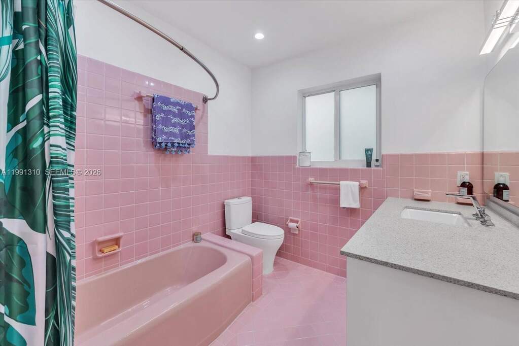 3 Bedroom Single Family Home/House's Image 25
