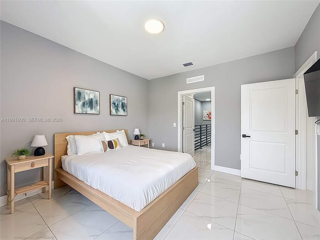 8 Bedroom Multi Unit's Image 7
