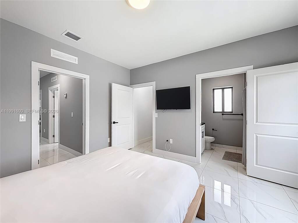 8 Bedroom Multi Unit's Image 8