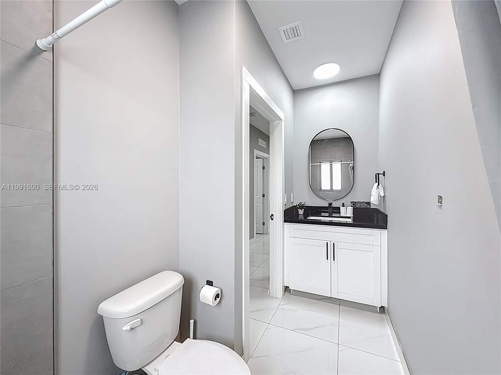 8 Bedroom Multi Unit's Image 9