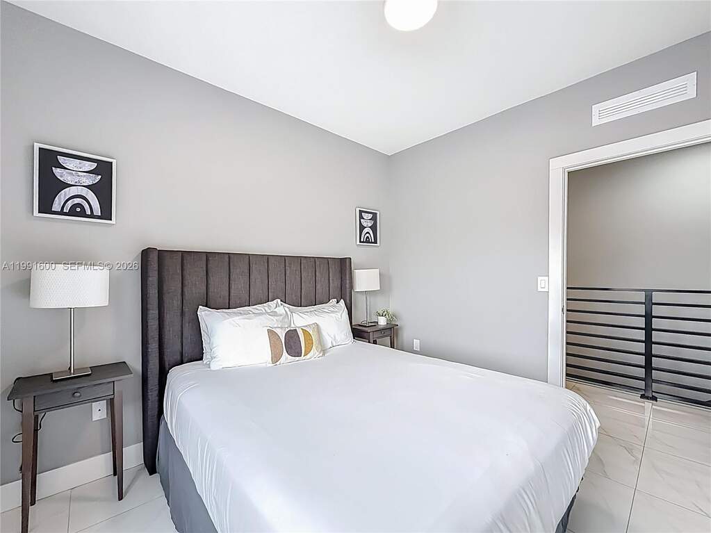 8 Bedroom Multi Unit's Image 11