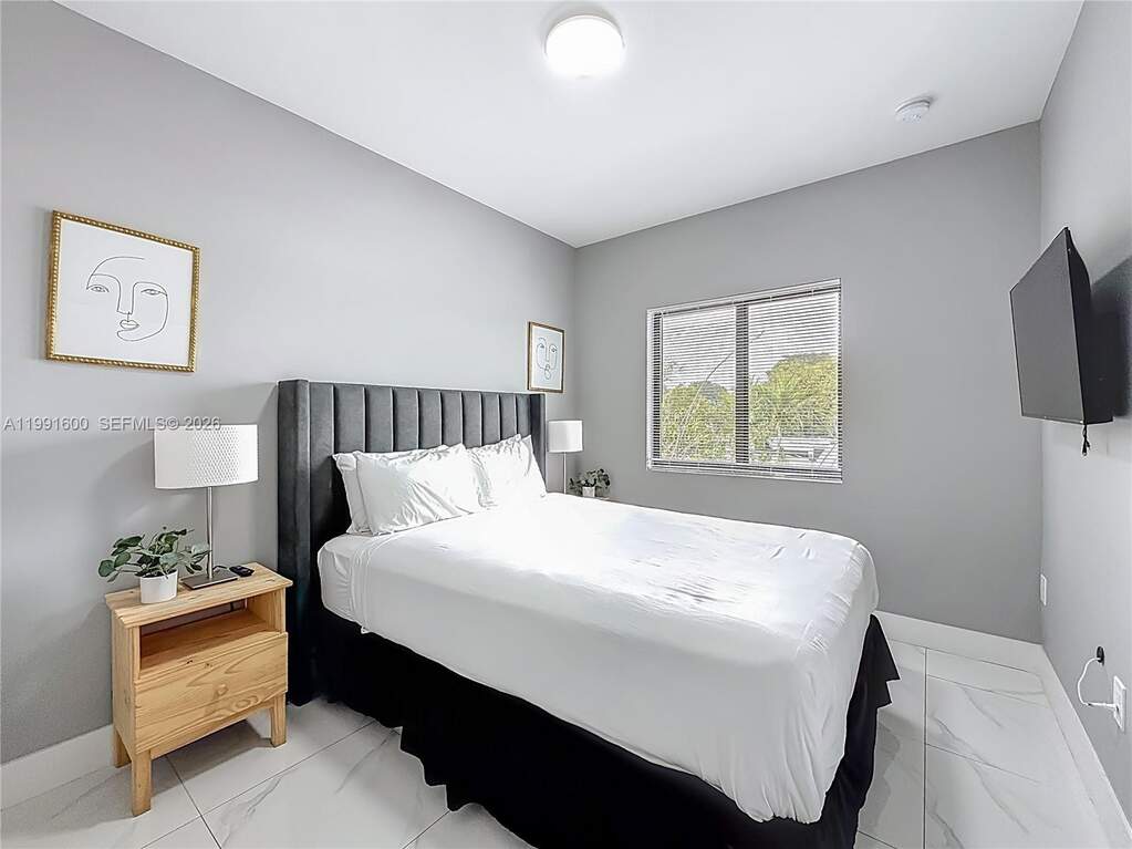8 Bedroom Multi Unit's Image 12
