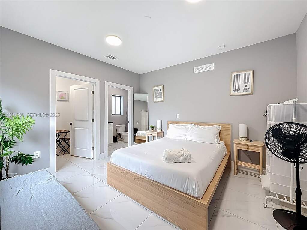 8 Bedroom Multi Unit's Image 14