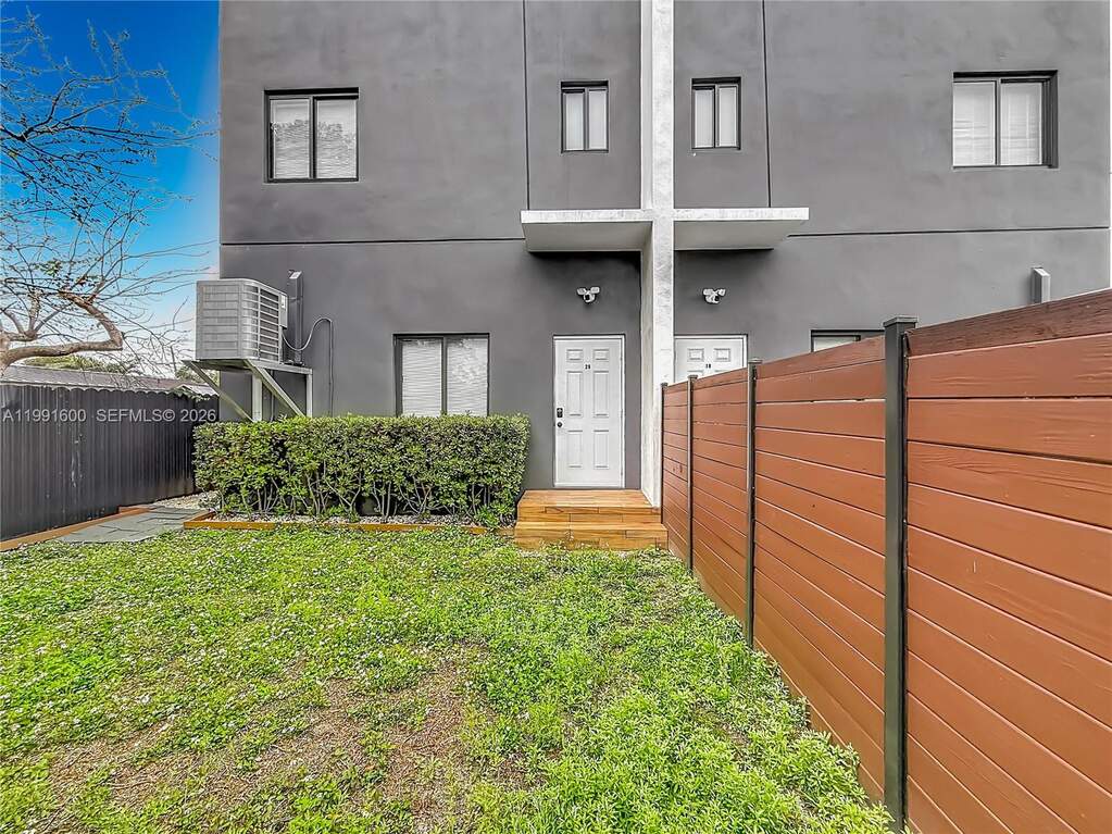 8 Bedroom Multi Unit's Image 16