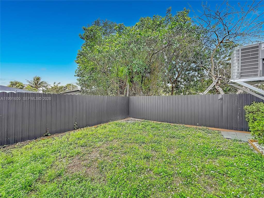 8 Bedroom Multi Unit's Image 17