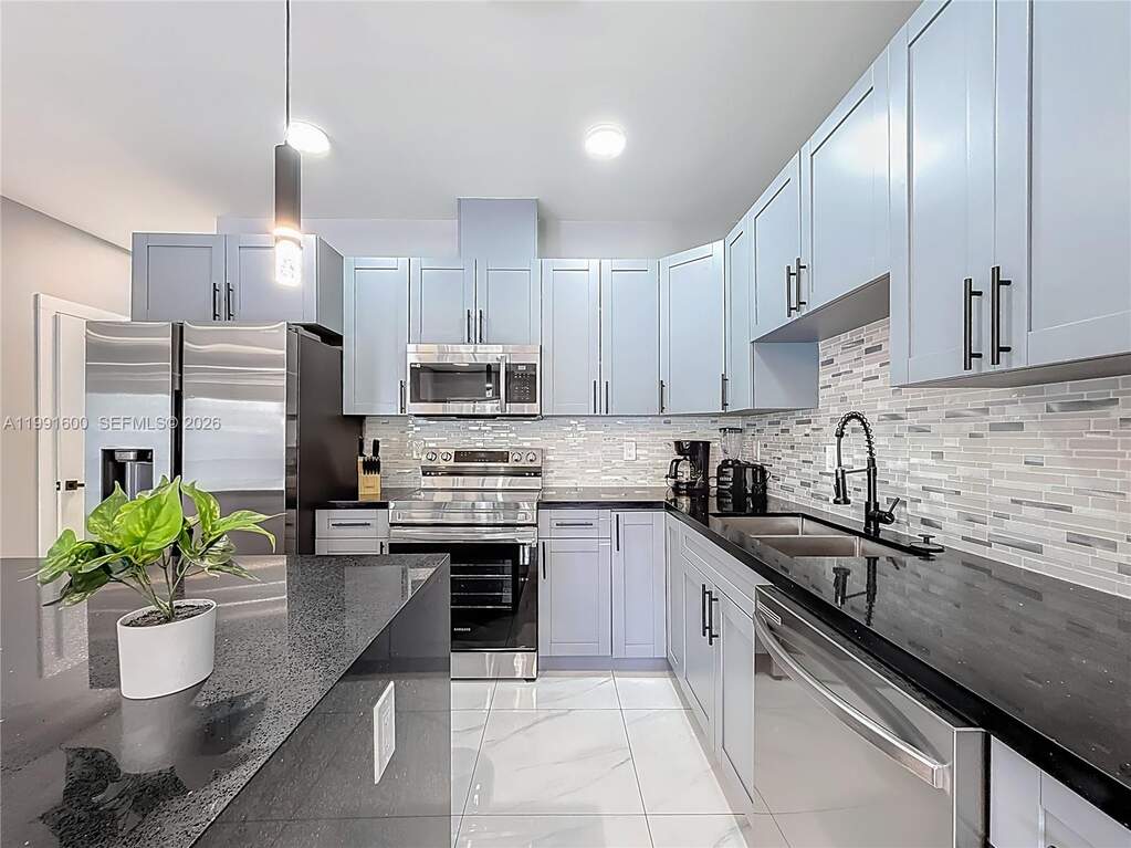 8 Bedroom Multi Unit's Image 4