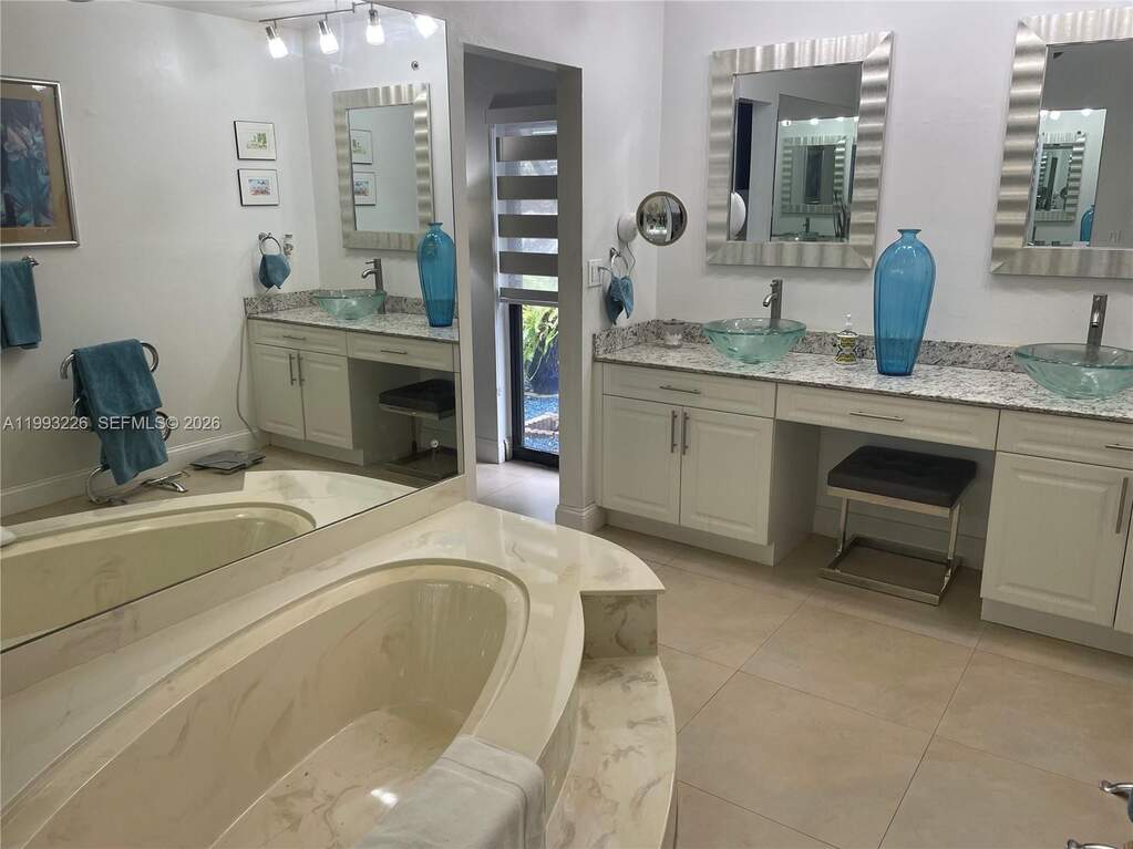 2 Bedroom Villa/Townhouse's Image 14