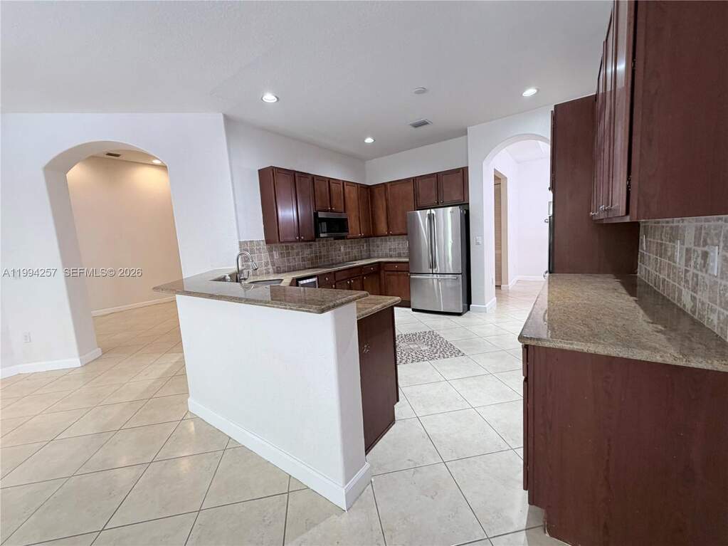5 Bedroom Single Family Home/House's Image 21