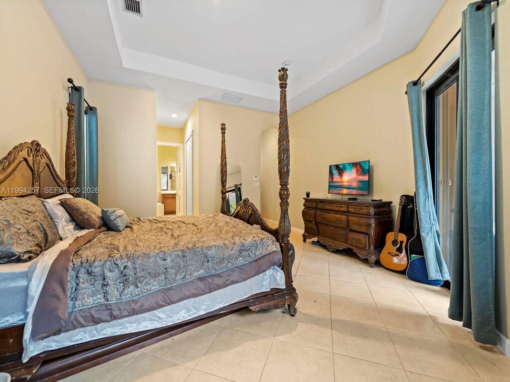 5 Bedroom Single Family Home/House's Image 38
