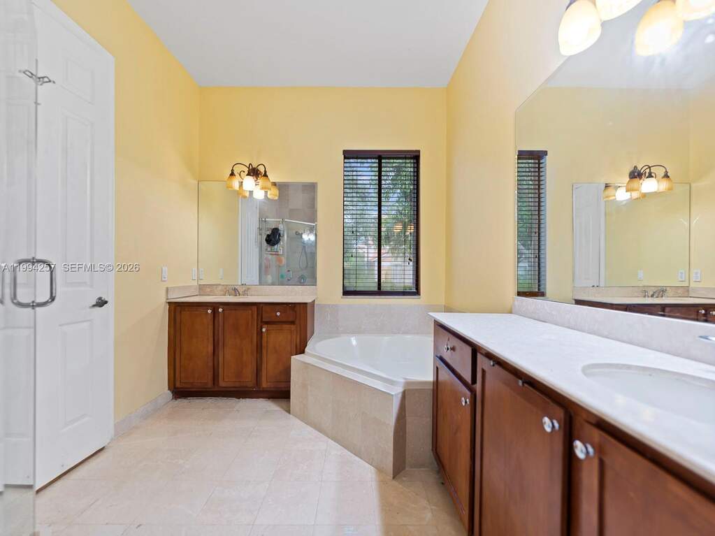 5 Bedroom Single Family Home/House's Image 41