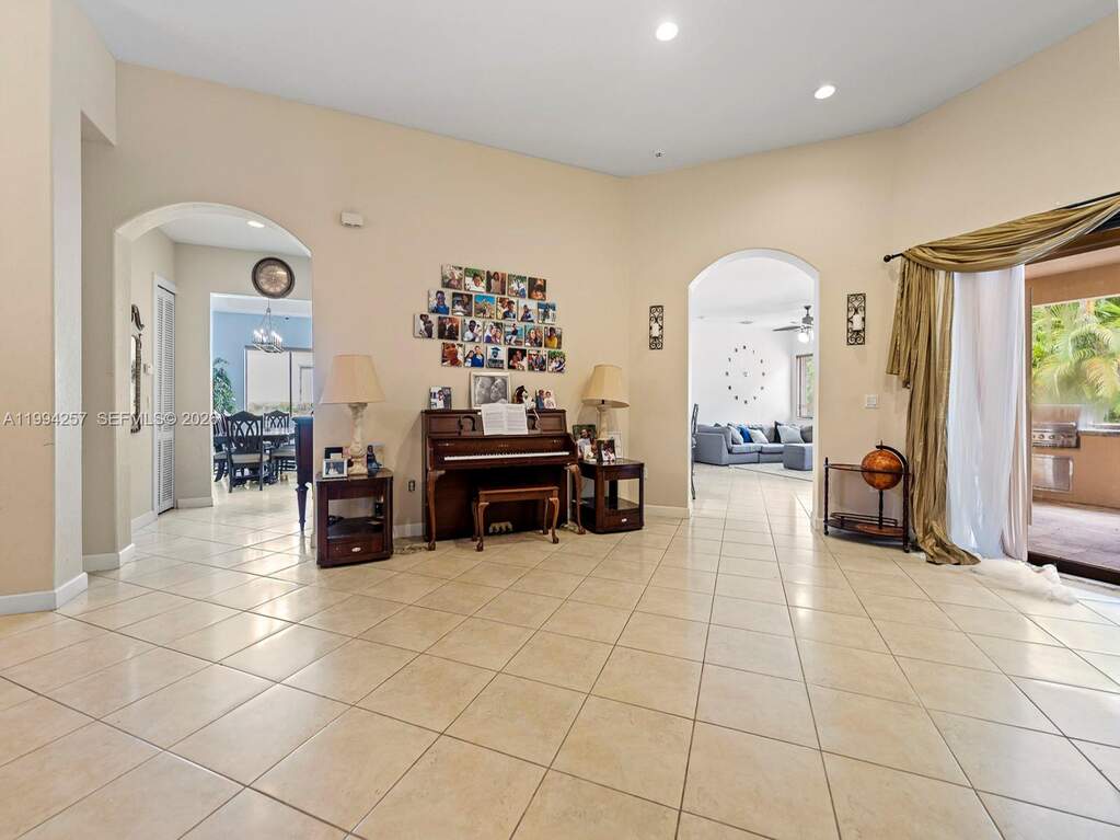 5 Bedroom Single Family Home/House's Image 5