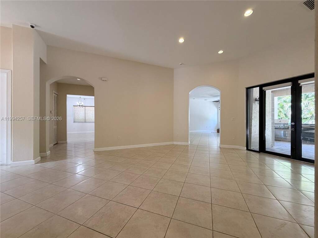 5 Bedroom Single Family Home/House's Image 6