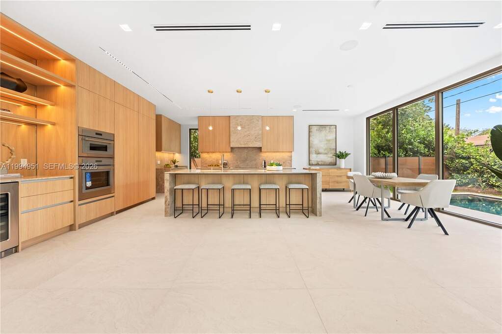 4 Bedroom Single Family Home/House's Image 7