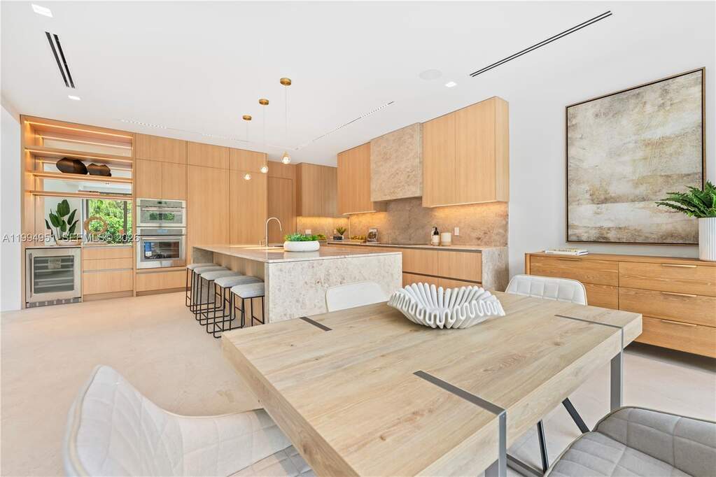 4 Bedroom Single Family Home/House's Image 8