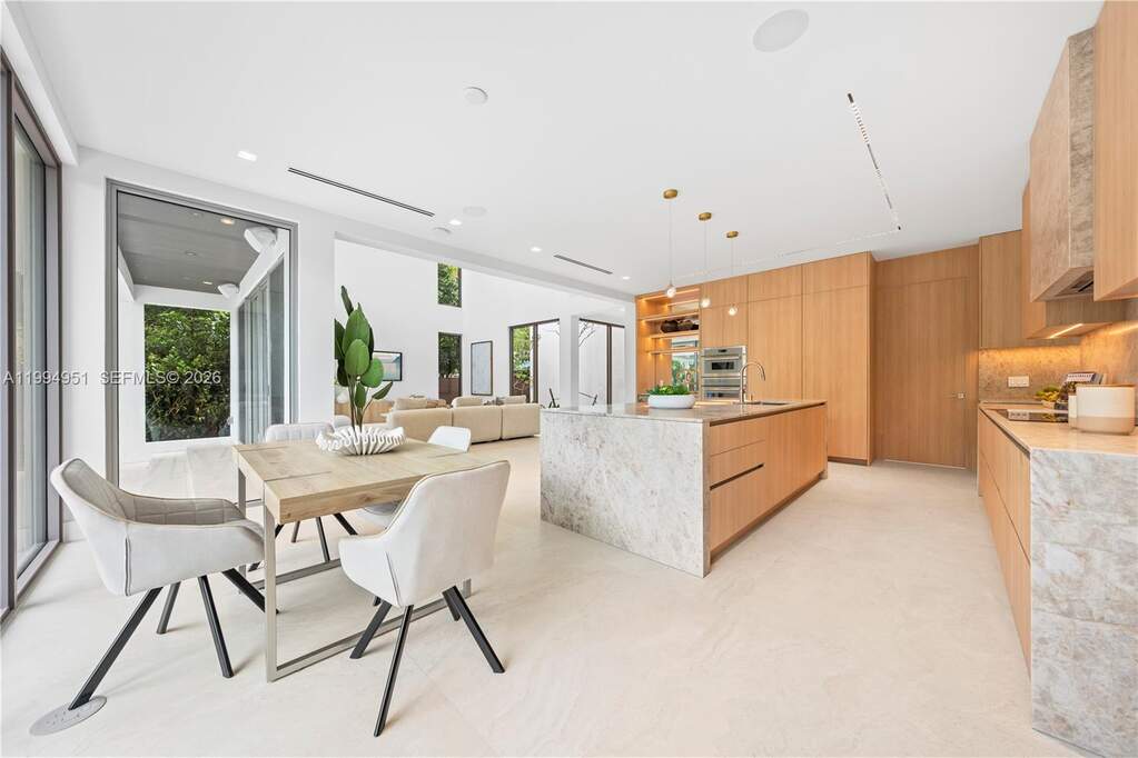 4 Bedroom Single Family Home/House's Image 9